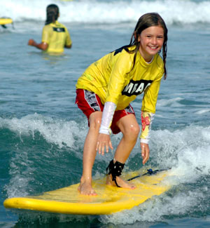 travel-teen-surfing