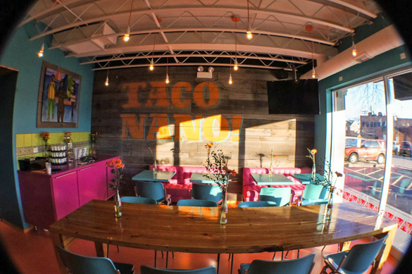 dining-taco-nano-interior