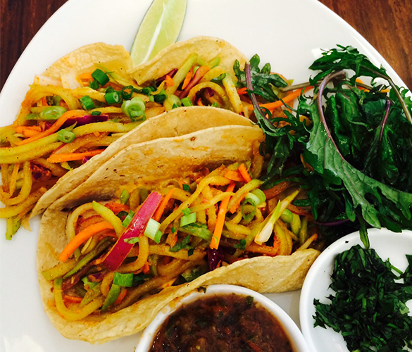 dining-LYFE-fish-tacos