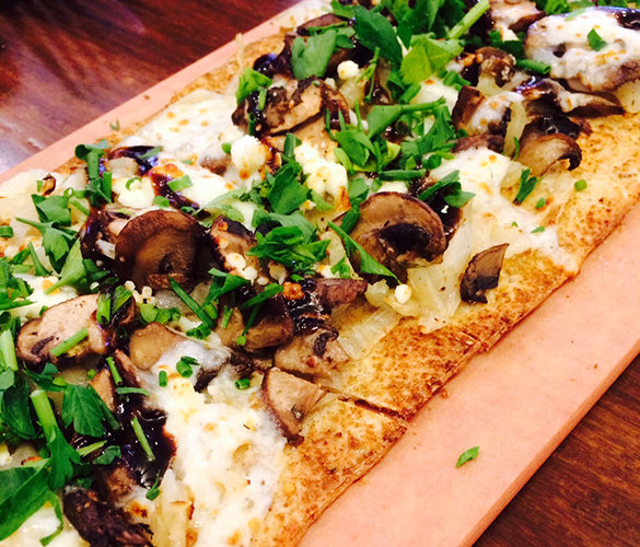 dining-LYFE-flatbread