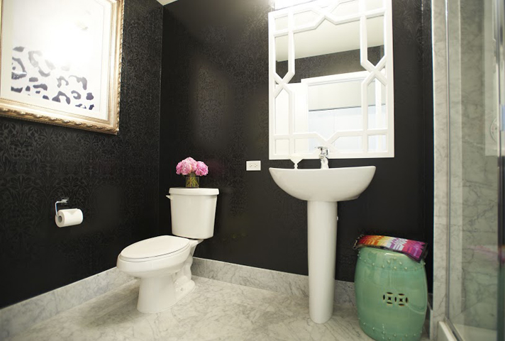 decor-design-paint-it-black-bathroom