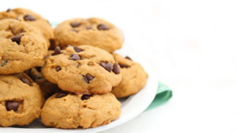 Pumpkin Chocolate Chip Cookies | makeitbetter.net