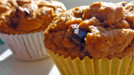 Skinny Pumpkin Chocolate Chip Muffins | makeitbetter.net