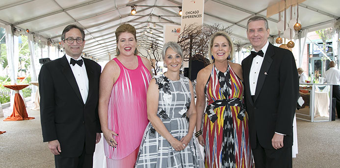 Chairman of the Board of Trustees John Ettelson, Women’s Board President Kim Theiss, Zoo Ball Co-Chairs Lisa Genesen and Christine Tierney and Lincoln Park Zoo President and CEO Kevin Bell.