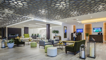 Lake Geneva: Ridge Hotel lobby