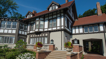 Photo courtesy of the Garden Club of Evanston House Walk and Holiday Boutique