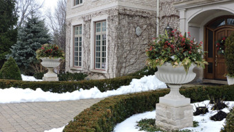 What You Need to Know About Buying and Selling a Home During the Holidays