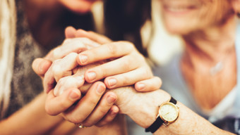 10 Ways to Support Elderly Loved Ones During the Winter Months