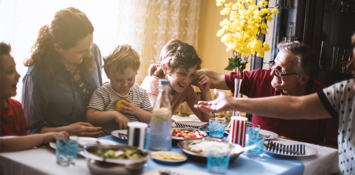 The Benefits of Family Dinner (and 5 Easy Ways to Make It a Priority)