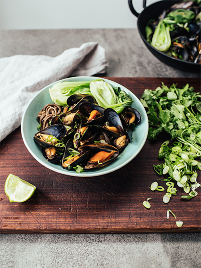 seafood recipes: Steamed Mussels from Top With Cinnamon