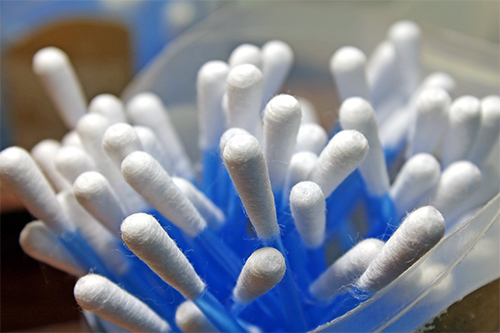 Bad Habits: Stop cleaning out your ears with cotton swabs