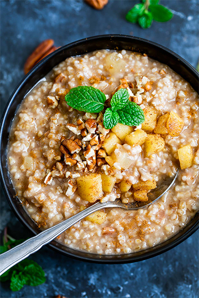 Instant Pot recipes: Apple Cinnamon Oatmeal from Peas and Crayons