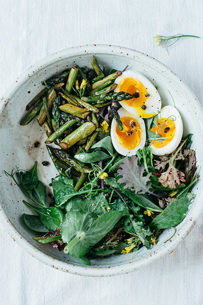 brunch recipes: Balsamic Roasted Asparagus Salad from Dolly and Oatmeal 