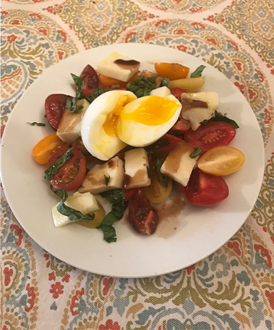 healthy lunches: Gia Diakakis' Caprese Salad With an Egg