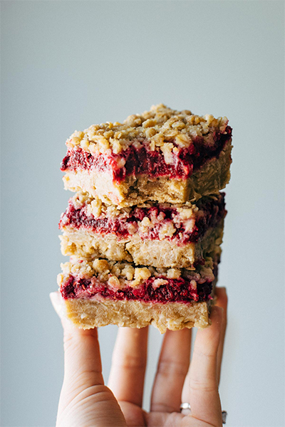 picnic food ideas: Pinch of Yum’s Raspberry Crumble Bars