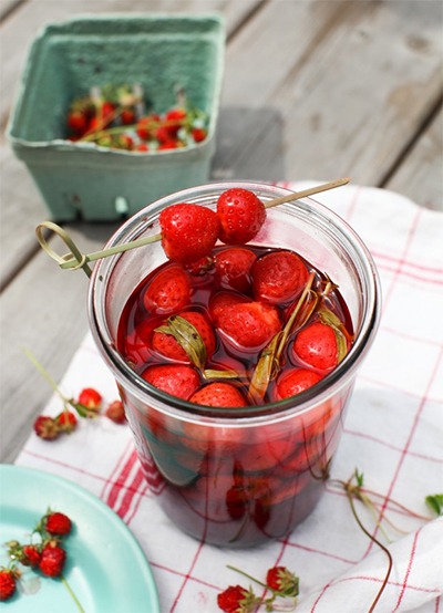 Pickeld Vegetables and Fruits: Simple Bites’ Quick Pickled Strawberries with Black Pepper and Tarragon