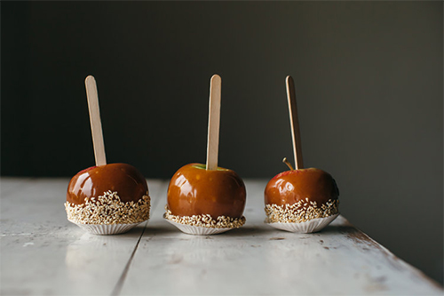 Fall Dessert Recipes: Tahini Caramel Apples from My Name is Yeh