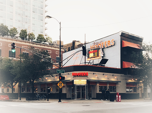 Haunted Places Chicago: Hooters on Wells Street