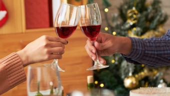 Dos and Don'ts for Successful Holiday Hosting