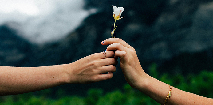 35 Simple Acts of Kindness That Will Make Someone’s Day — and Yours Too