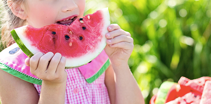 13 Ways to Handle Picky Eaters, According to Top Chefs and Nutritionists
