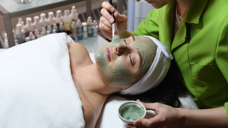 6 Summer Beauty Trends to Try Before Hitting the Beach