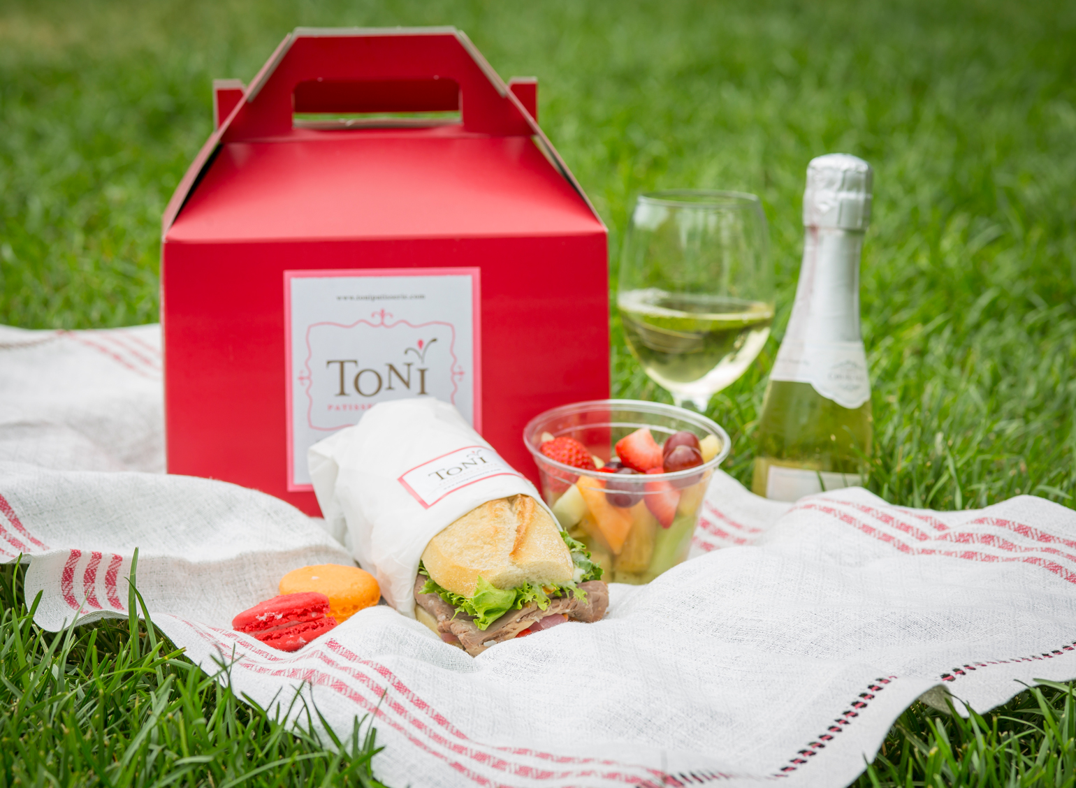 8 Chicago Restaurants That Will Pack a Picnic Basket for You