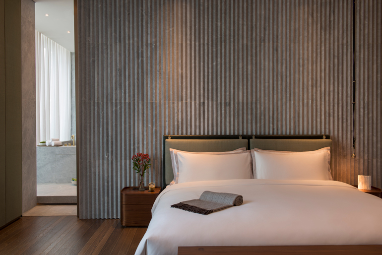 hotels: The Sukhothai, Shanghai — Loft Suite Sleeping Room