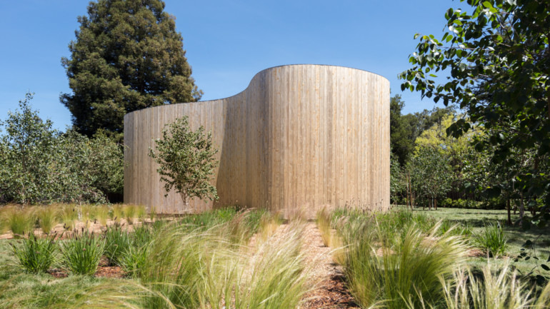 Inside a Silicon Valley Home That Uses Curved Architecture in Unexpected Ways