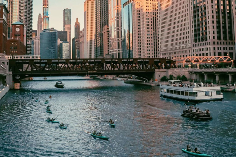 kayakers on chicago river by fromchiwithlove