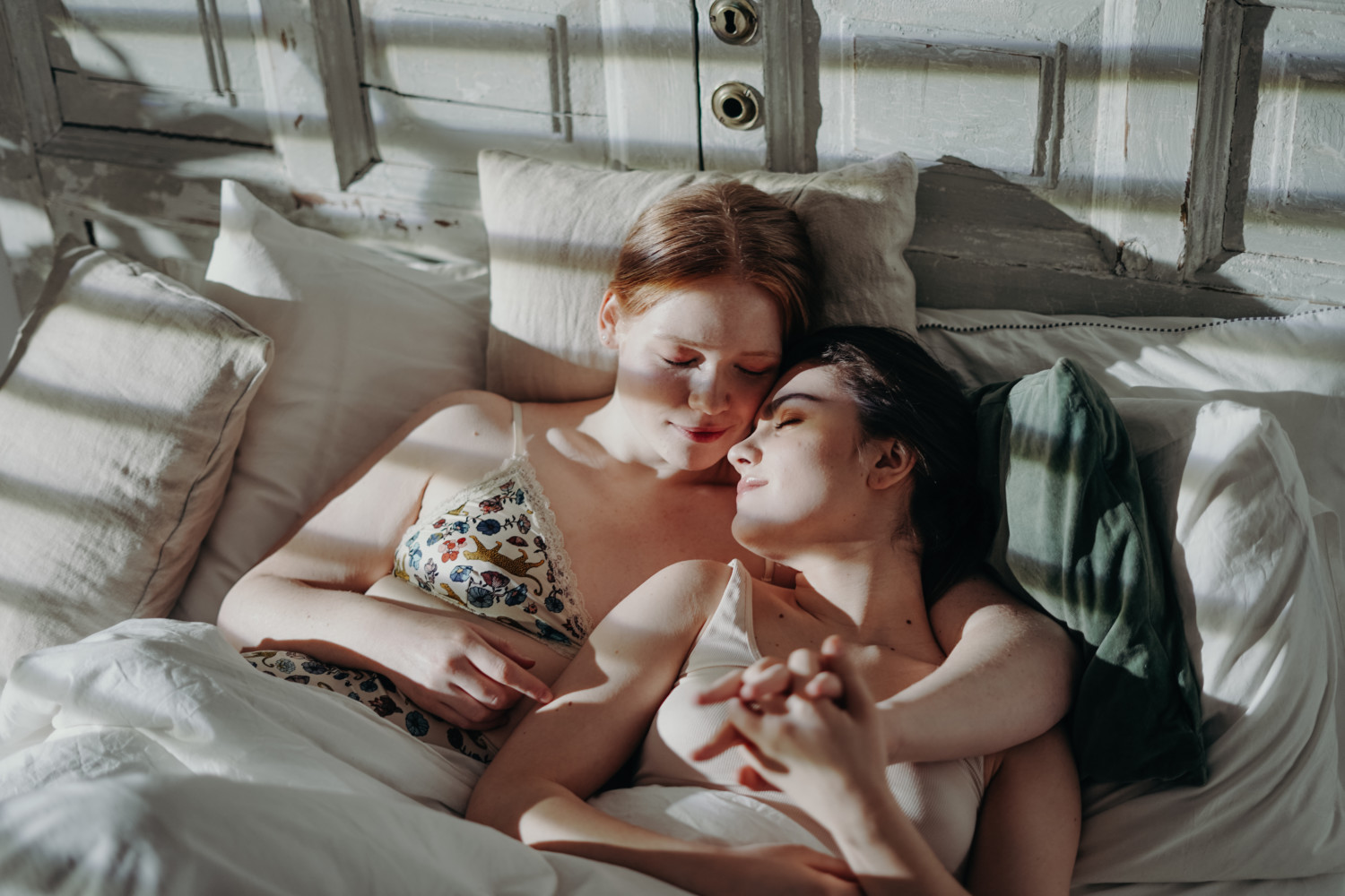 11 Poems To Read To Your Lesbian Lover In Isolation