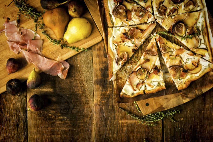 savory pizza with figs