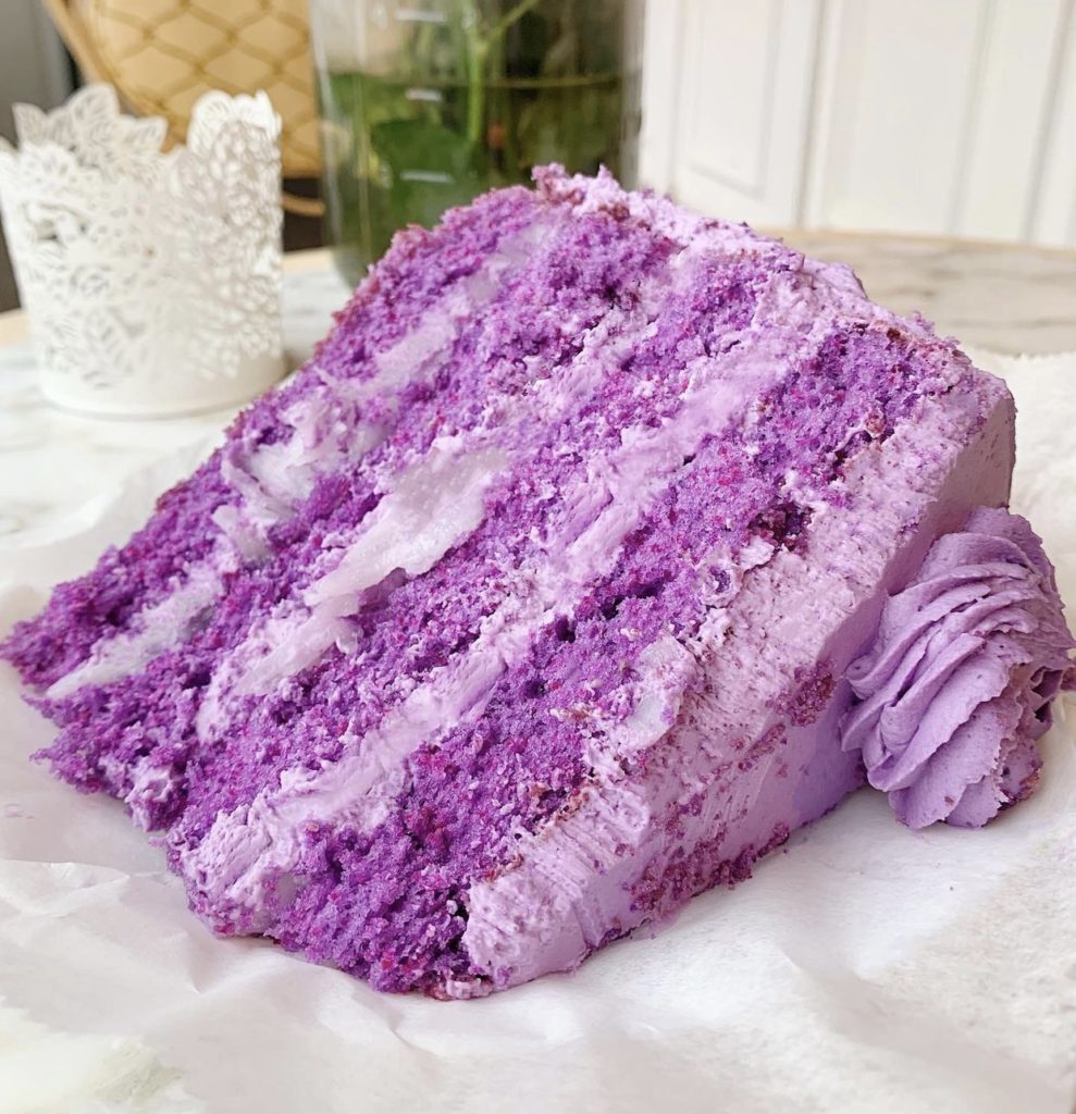 LGBTQRESTOS_Jennivees-Bakery_Purple-Velvet-Cake