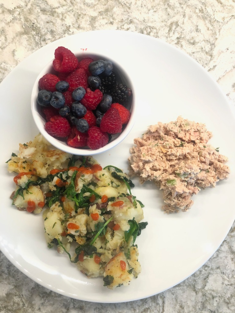 Power breakfast: tuna, potatoes with spinach, berries.