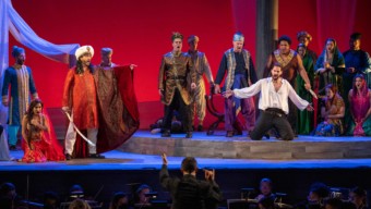 Alejandra Sandoval, Franco Pomponi, and Jose Simerilla Romero sing with the full cast in Verdi's "Il Corsaro"