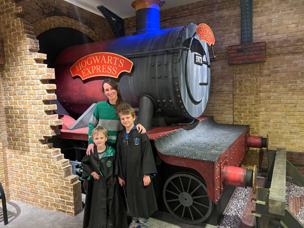 Harry Potter hogwarts express train