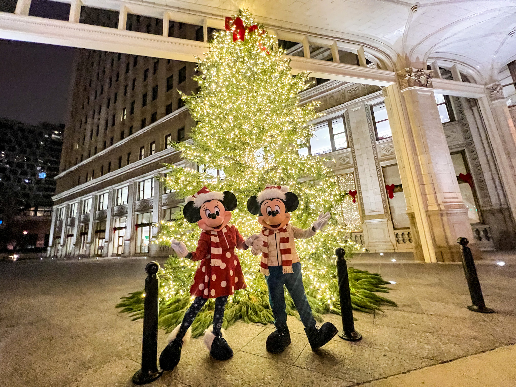 Chicago Kicks Off the Holiday Season With The Wintrust Magnificent Mile