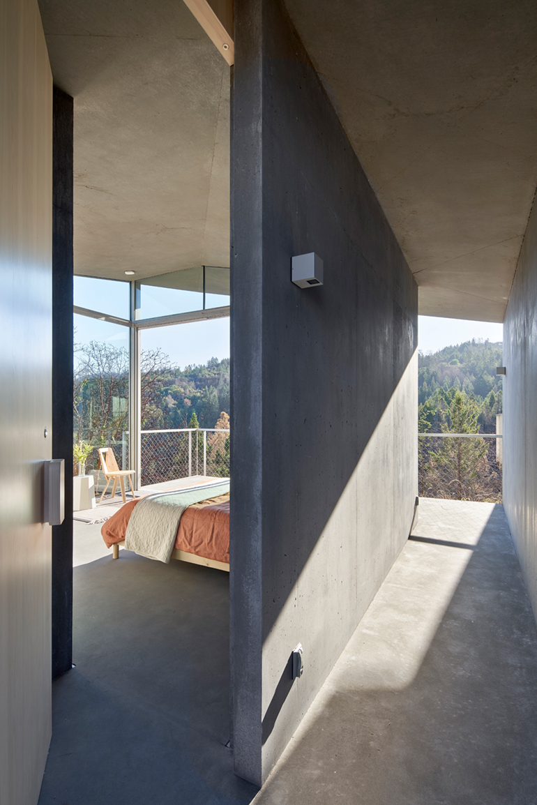 Frame House in Sonoma / Mork-Ulnes Architects