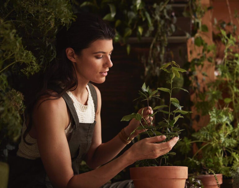 6 Tips to Make Your Plants Love You From Celebrity Plant Lady Summer Rayne Oakes