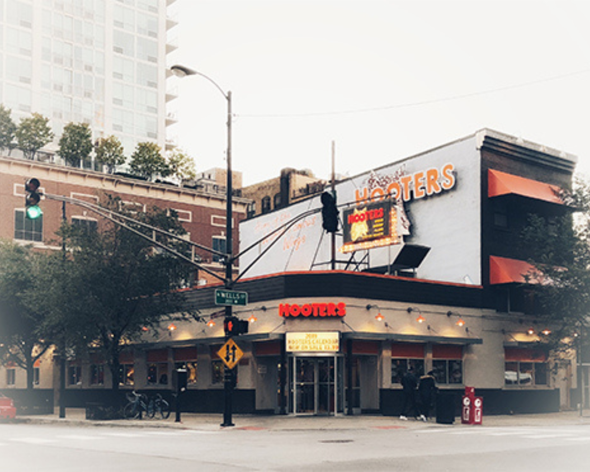 Chicago Hooters on Wells Street