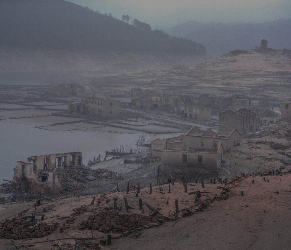 The town of Aceredo, which emerged to light after 30 years buried under the water of the Lindoso reservoir, is a clear witness to the effects of climate change and the aggressiveness of man's hand towards the natural environment. 
The sight of the village of Aceredo, abandoned in time under the waters of the reservoir, reminds me of the abundance of life in that place, where the mountains and the river provided its inhabitants with everything they needed for their daily lives. Once the reservoir was lowered and the village of Aceredo came to light, many of its former inhabitants returned to see what was once their home. Some of them, like Domingo Fontán, admit that they wish the water in the reservoir had never gone down, since seeing the village of their childhood again only causes them to scratch a wound whose pain becomes unbearable.
December, 21st, 2021. Aceredo, Galicia.