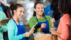 middle school kids volunteering